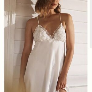 Elegant White Lace Trim Nightgown